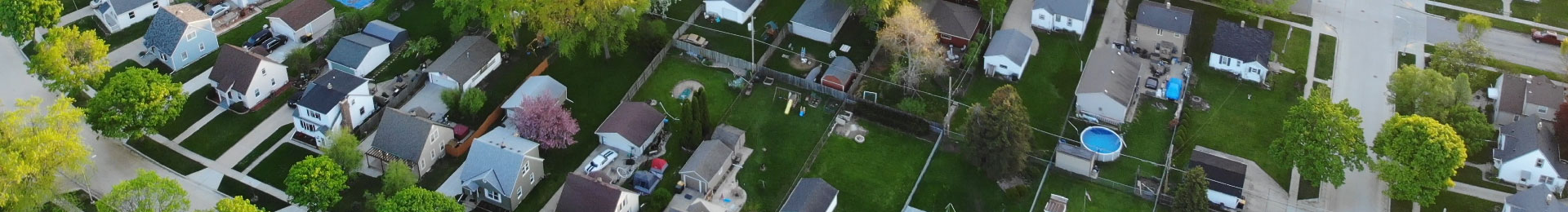 Aerial view of a typical U.S. suburban neighborhood.